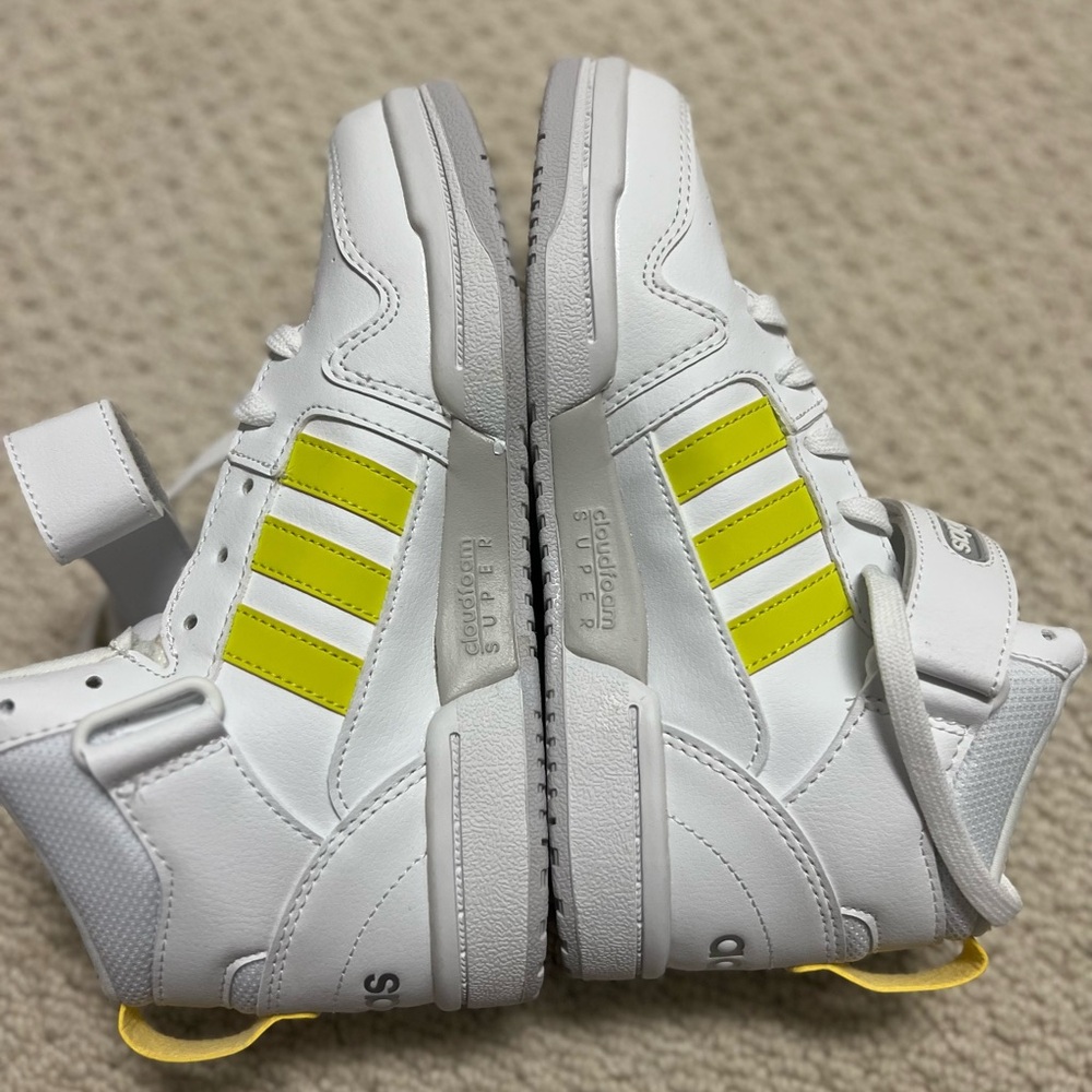 New in Box Adidas girl sneaker new in box Postmove Mid K